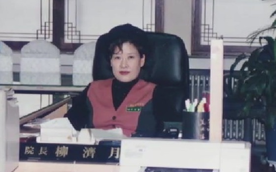 결혼마당 원장실의 류제월 대표